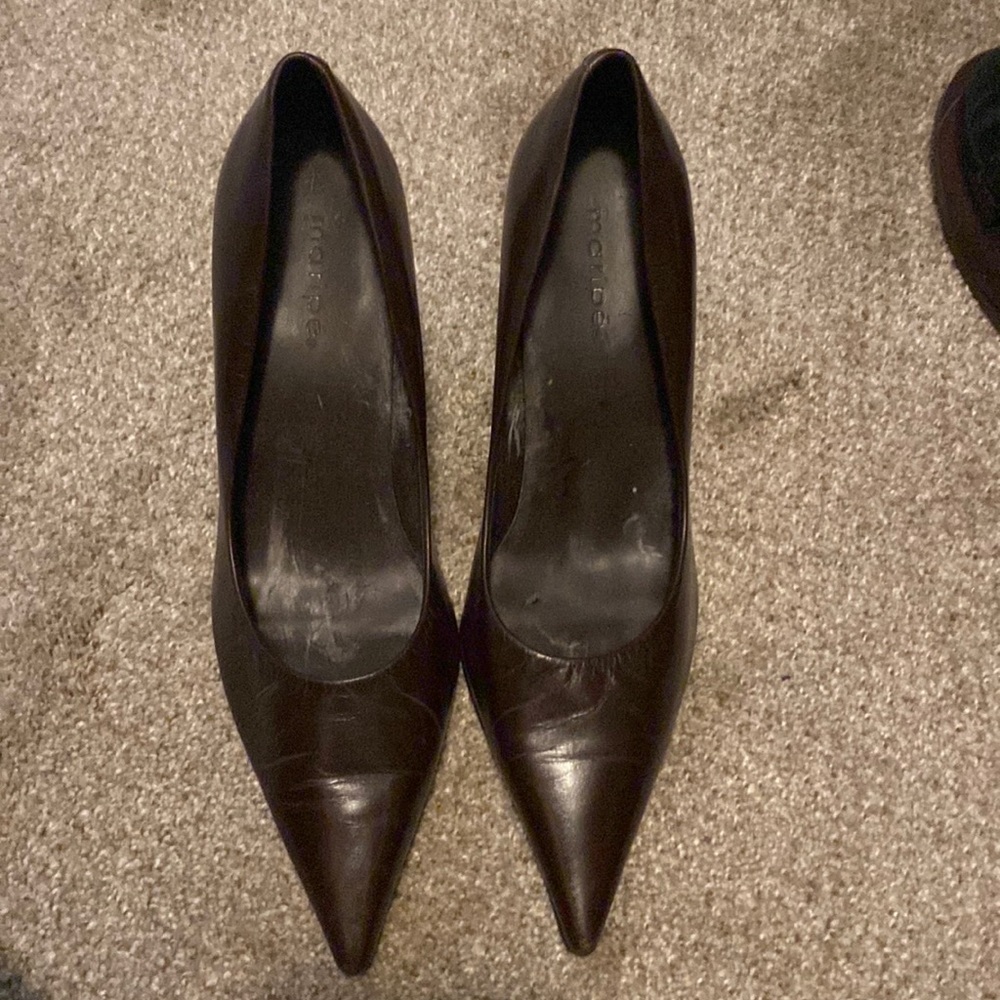 Pointed toe brown heels